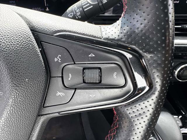 Used 2024 Chevrolet Trax RS w/ Sunroof Package FWD image 17