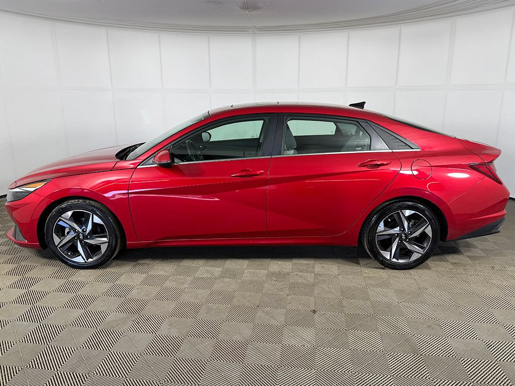 Used 2023 Hyundai Elantra Limited w/ Cargo Package FWD image 18