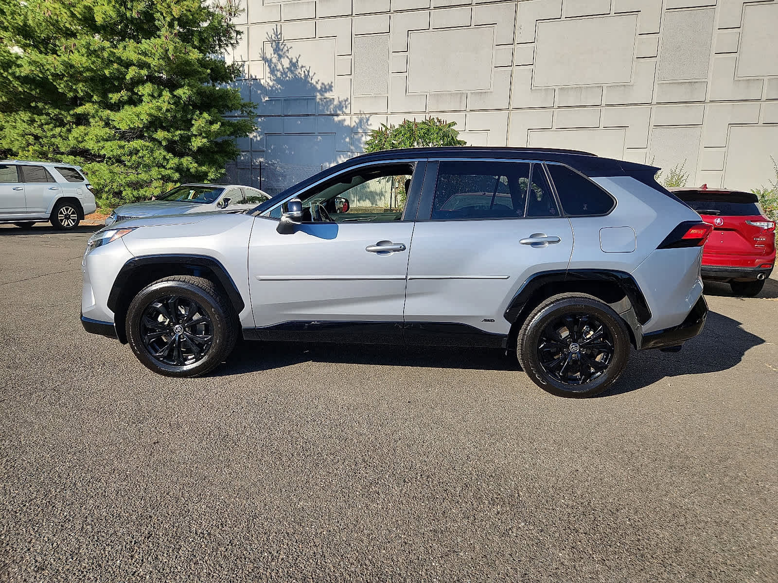 Used 2022 Toyota RAV4 XSE image 8