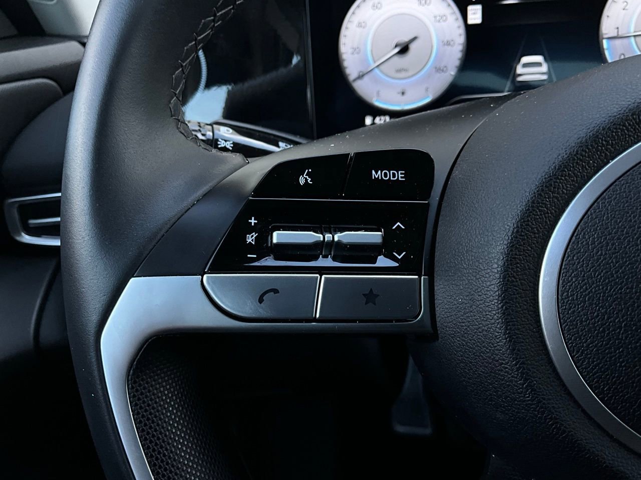 Used 2025 Hyundai Elantra SEL image 35