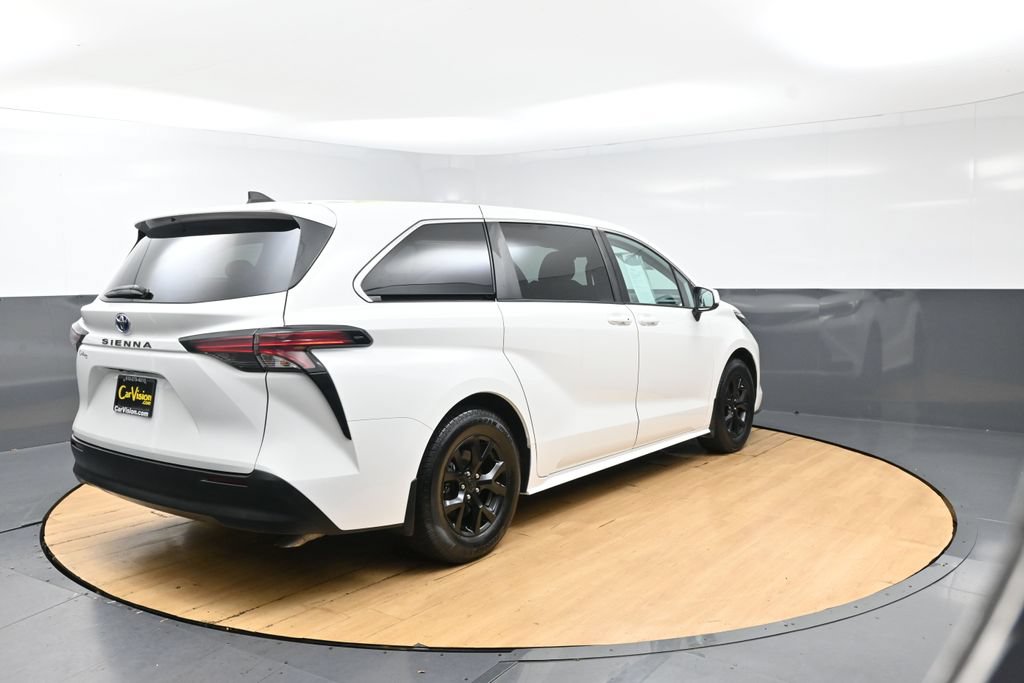 Used 2021 Toyota Sienna LE FWD image 7