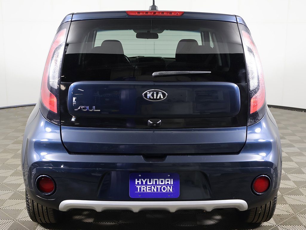 Used 2017 Kia Soul + image 9