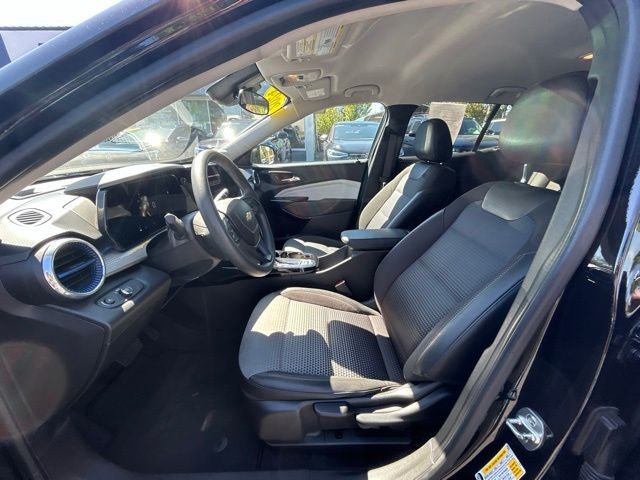 Used 2024 Chevrolet Trax LT FWD image 16