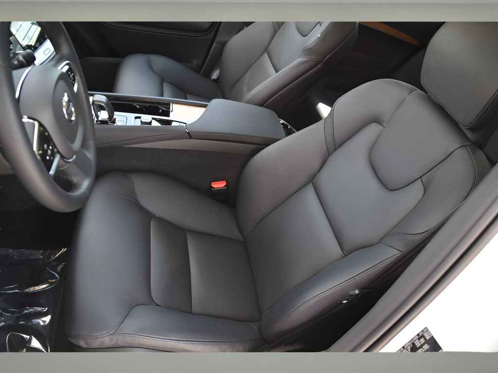 Certified 2024 Volvo XC90 T8 Plus w/ Protection Package Premier AWD/4WD image 11