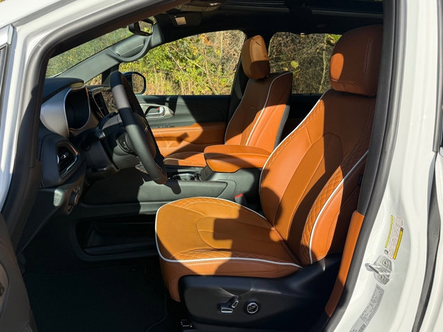 New 2026 Chrysler Pacifica Pinnacle image 12