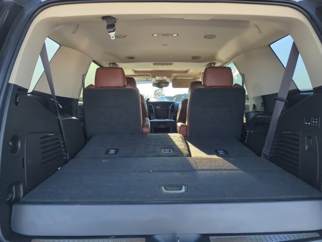 Used 2016 Cadillac Escalade Luxury image 24
