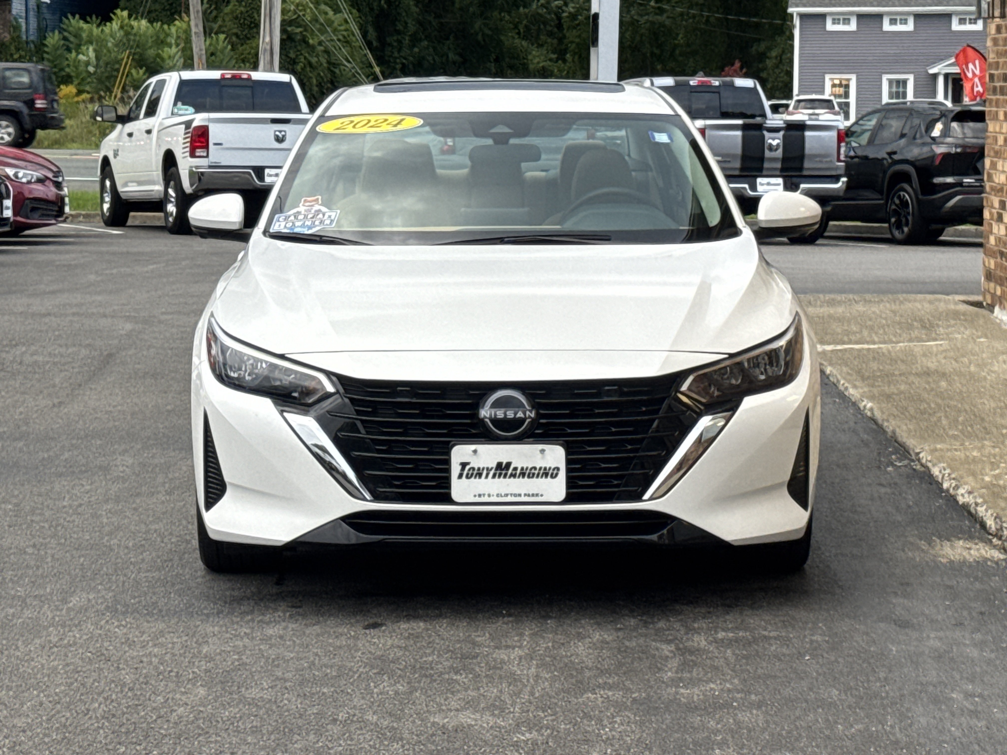 Used 2024 Nissan Sentra SV w/ SV Premium Package FWD image 9