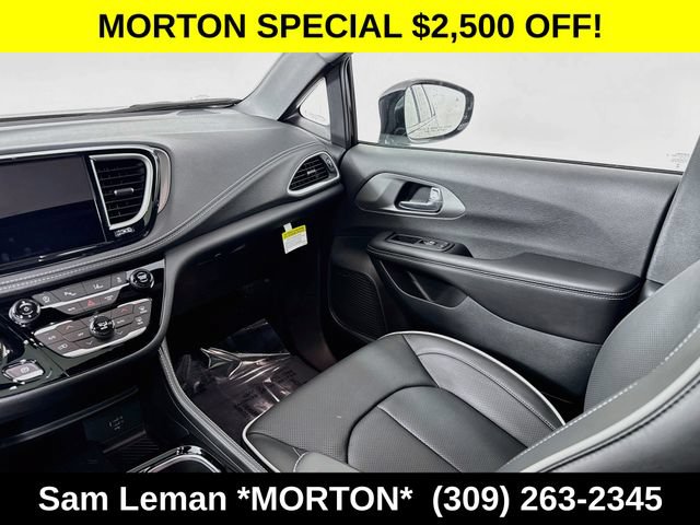New 2027 Chrysler Pacifica Limited w/ Family Tech Group AWD/4WD image 25