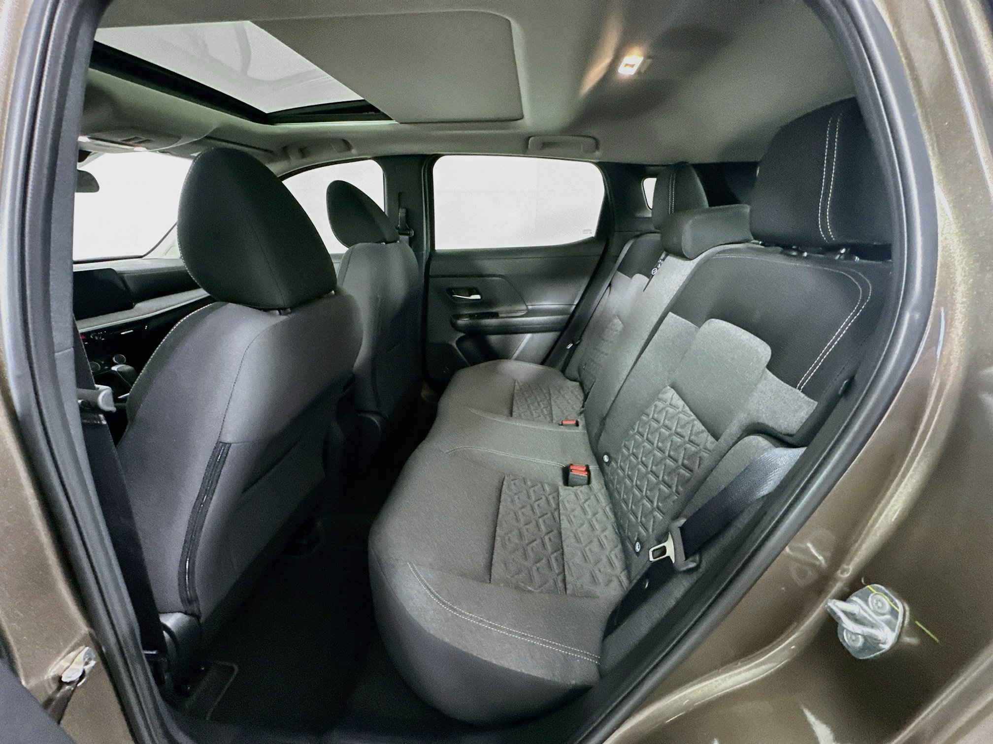 Used 2025 Nissan Kicks SV w/ SV Premium Package FWD image 27