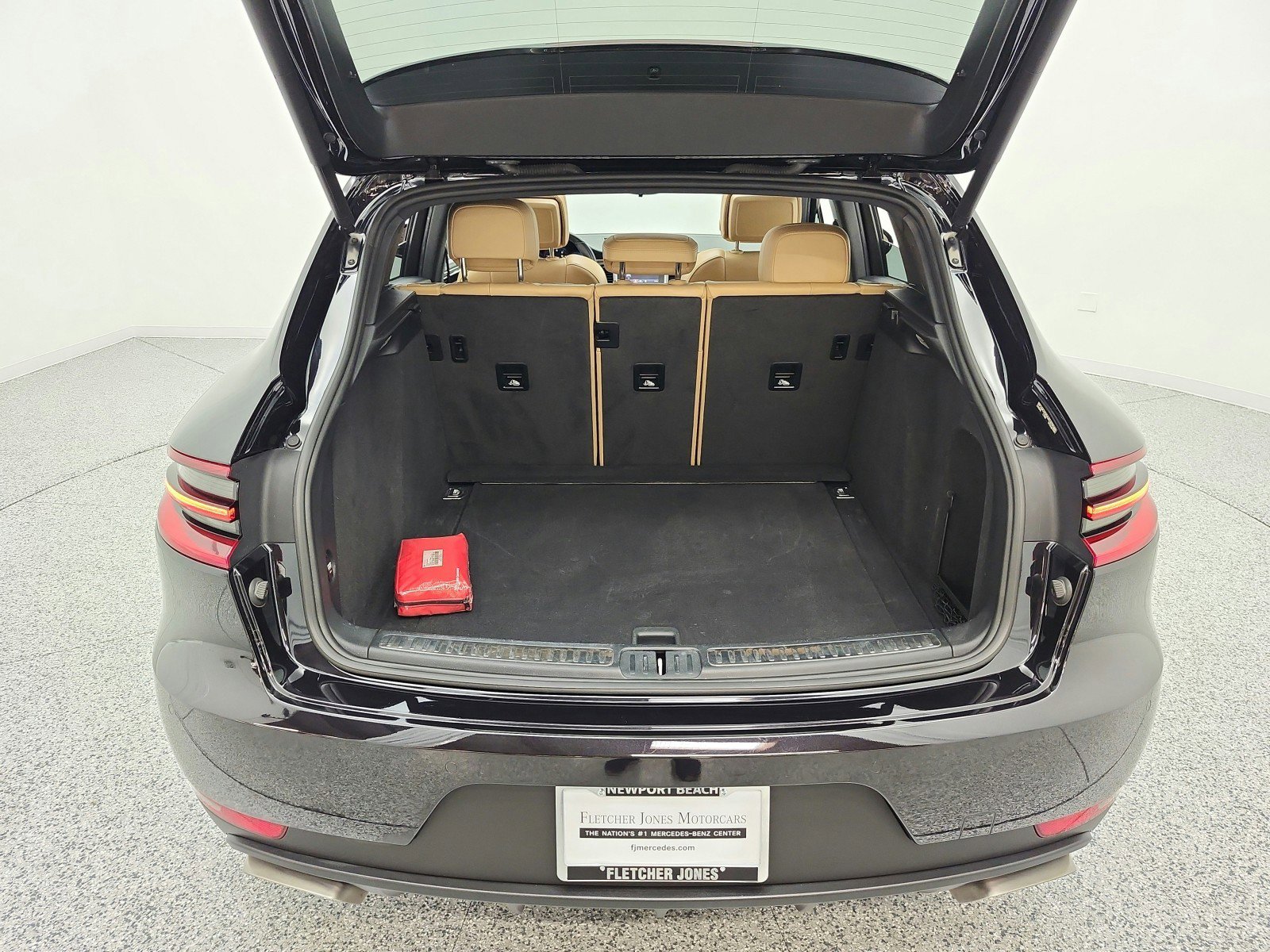 Used 2018 Porsche Macan AWD/4WD image 28