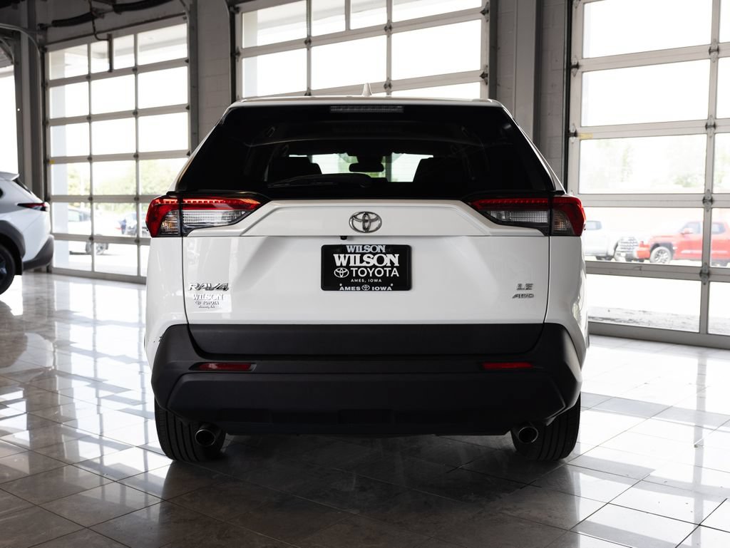 Used 2024 Toyota RAV4 LE AWD/4WD image 3