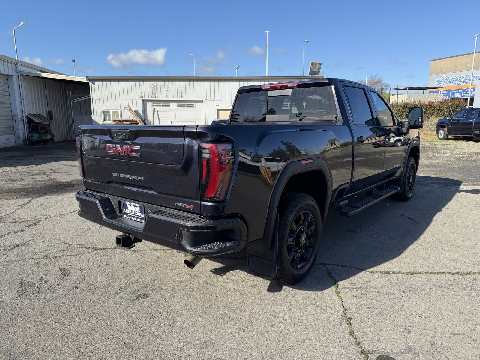 Used 2024 GMC Sierra 2500 AT4 w/ AT4 Preferred Package image 5