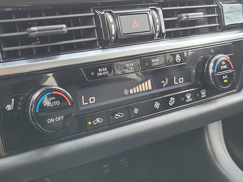 Used 2023 Nissan Pathfinder SL AWD/4WD image 33
