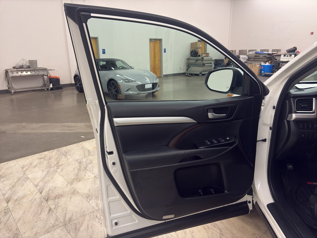 Used 2015 Toyota Highlander XLE image 11