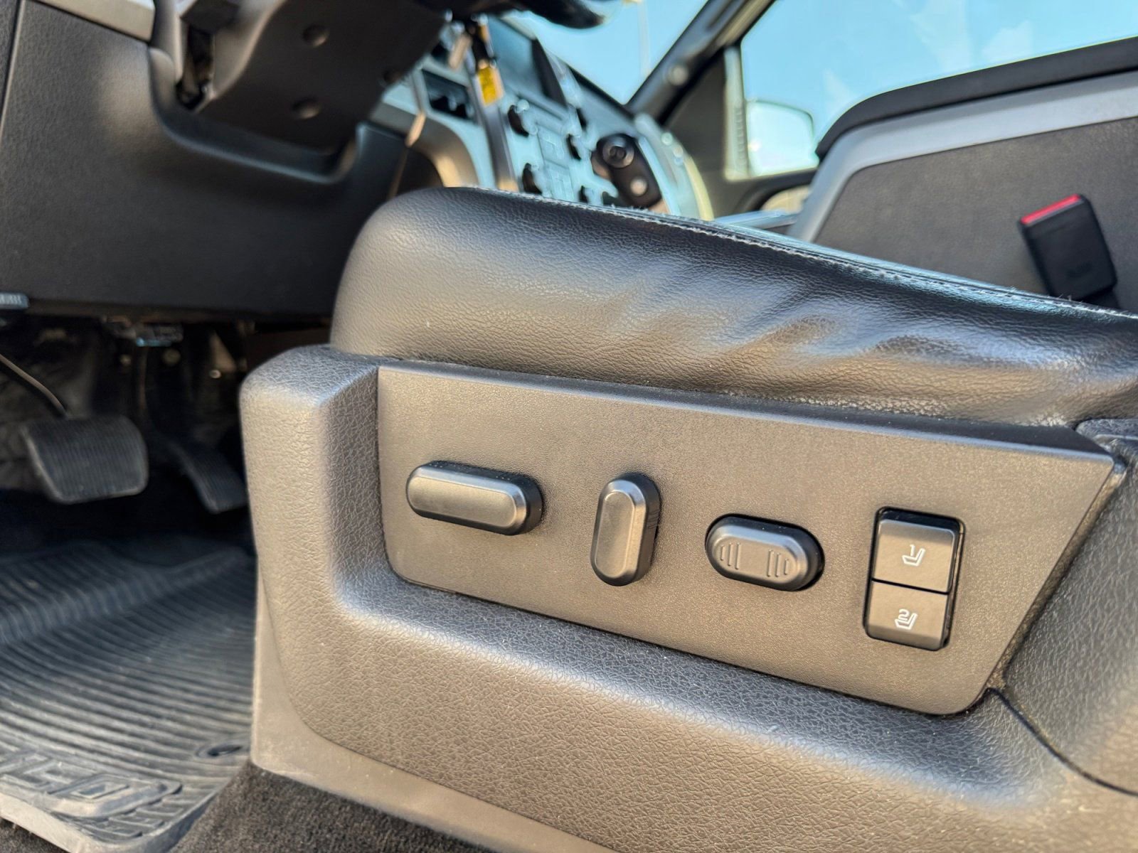 Used 2014 Ford F150 FX4 w/ Equipment Group 402A Luxury AWD/4WD image 20
