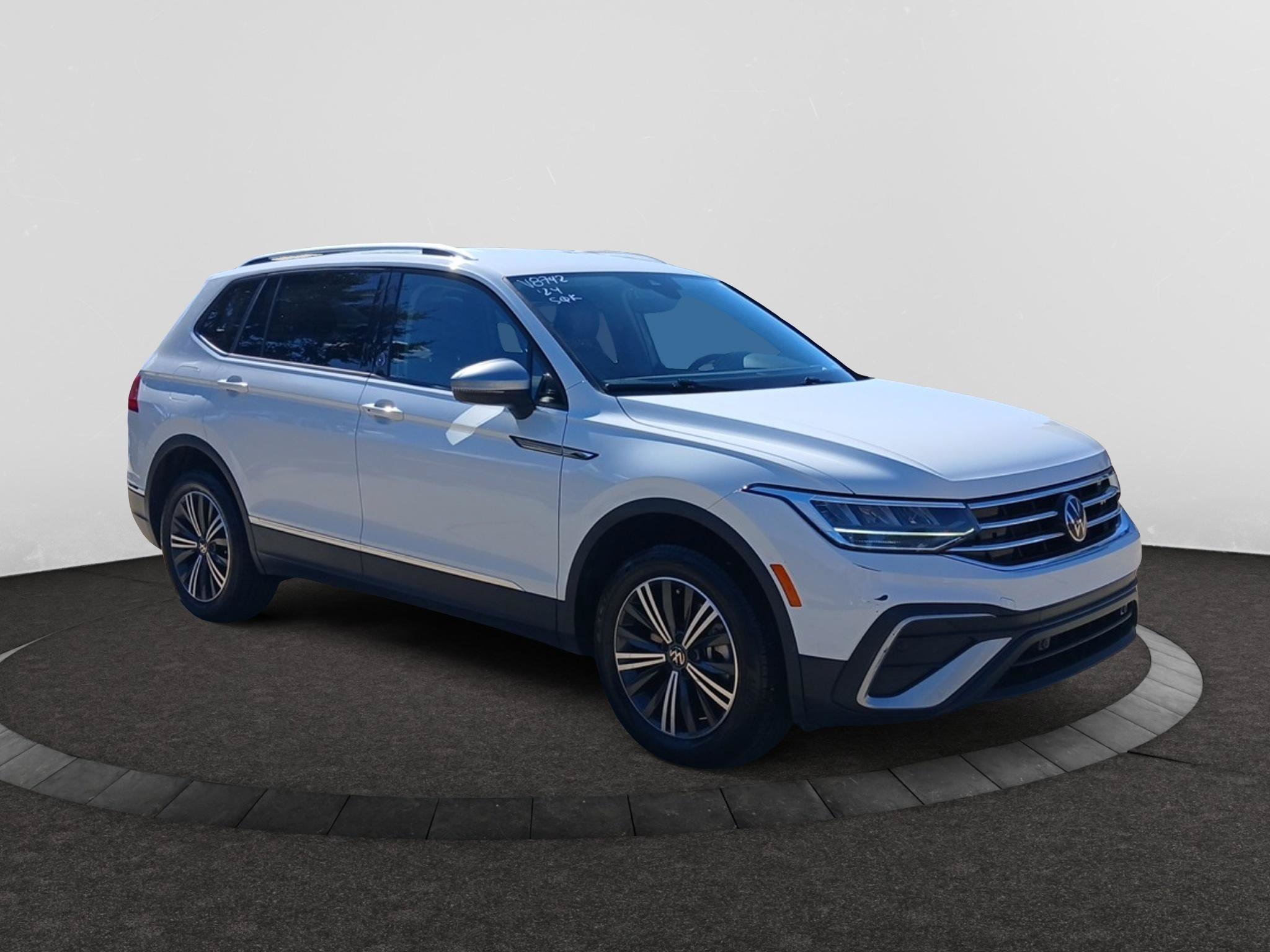Used 2024 Volkswagen Tiguan Wolfsburg Edition AWD/4WD image 1