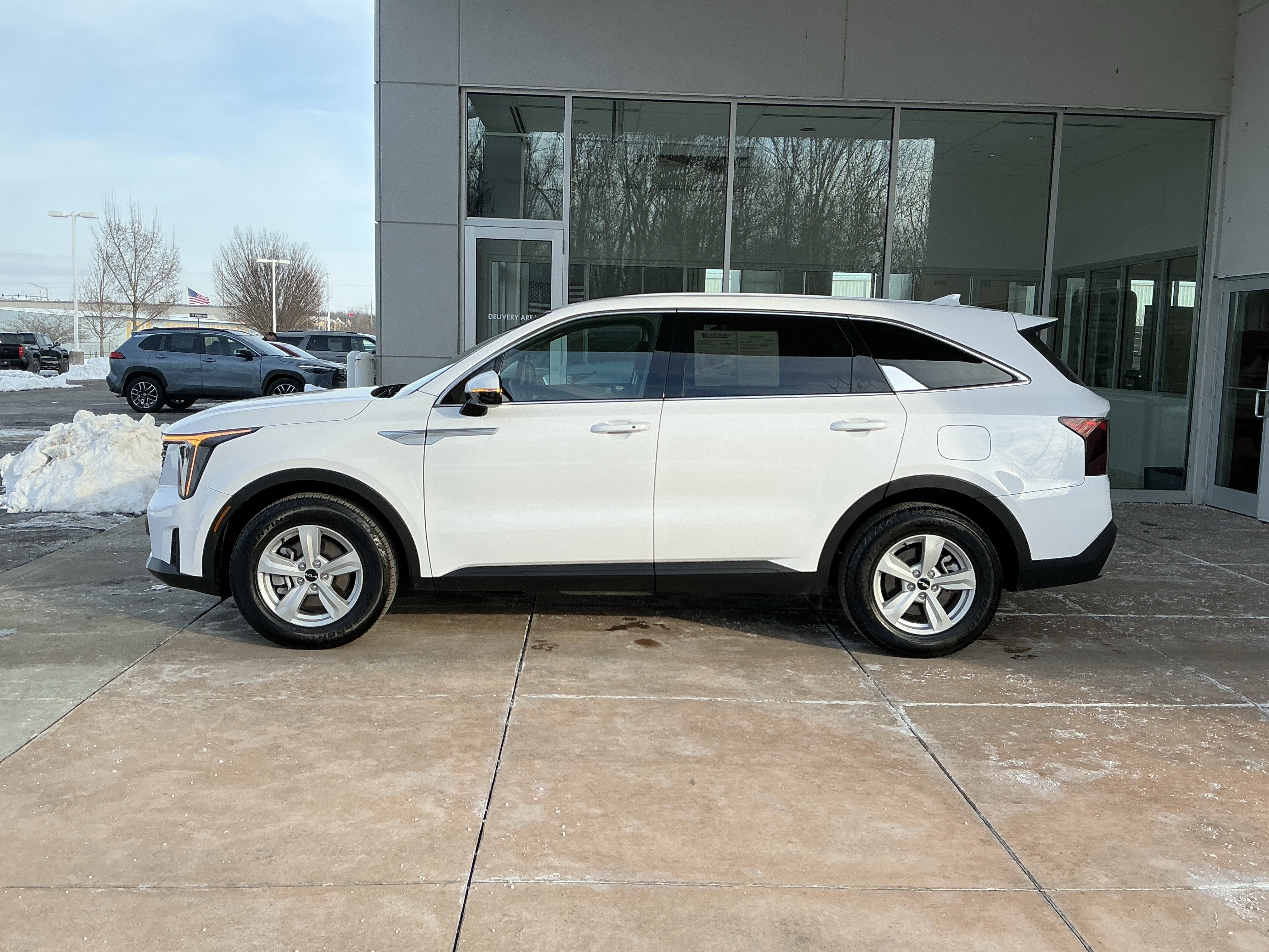 Used 2024 Kia Sorento LX image 19