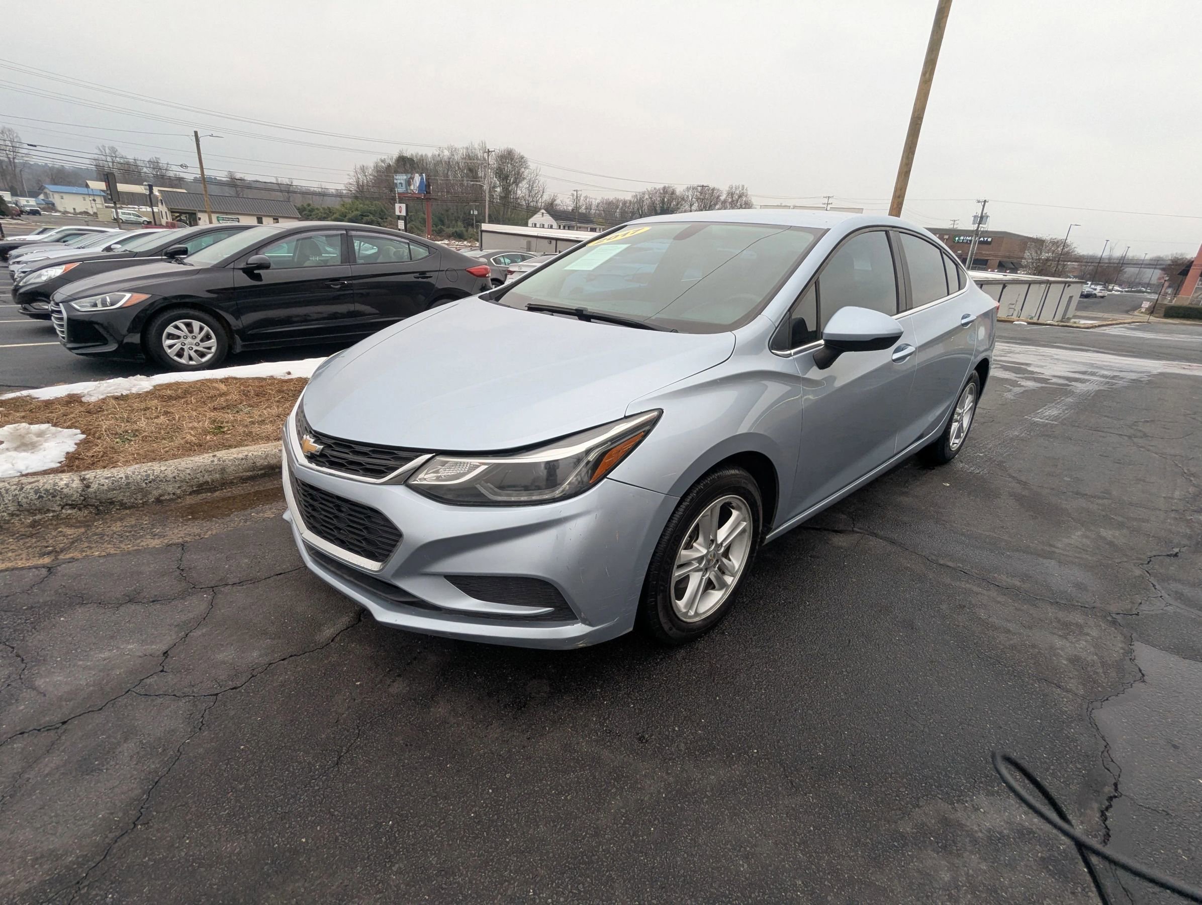 Used 2017 Chevrolet Cruze LT image 3