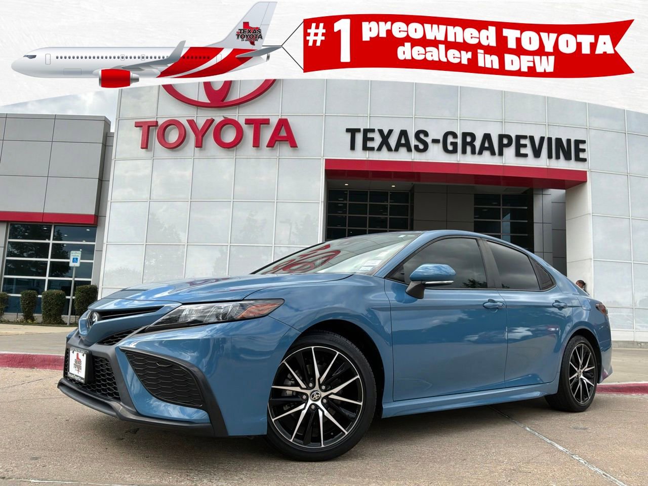 Used 2024 Toyota Camry SE FWD image 1