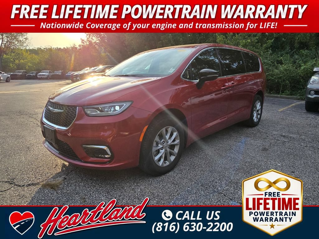 Used 2025 Chrysler Pacifica Select