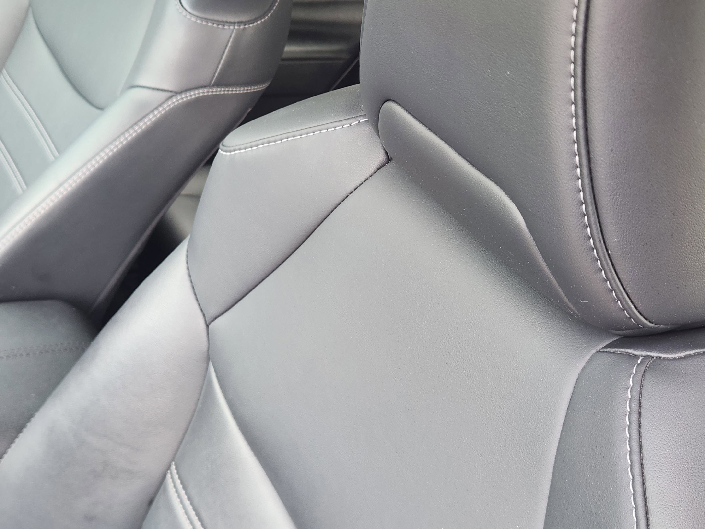 Used 2019 Toyota RAV4 XLE Premium FWD image 8