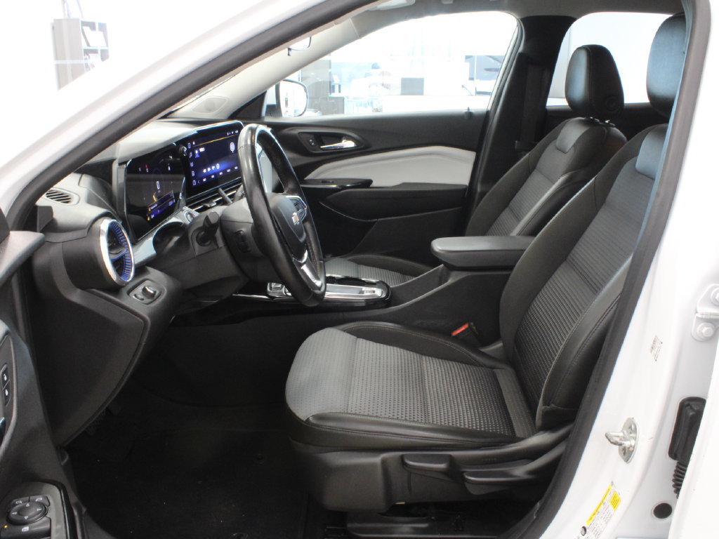 Used 2025 Chevrolet Trax LT w/ Driver Confidence Package FWD image 13