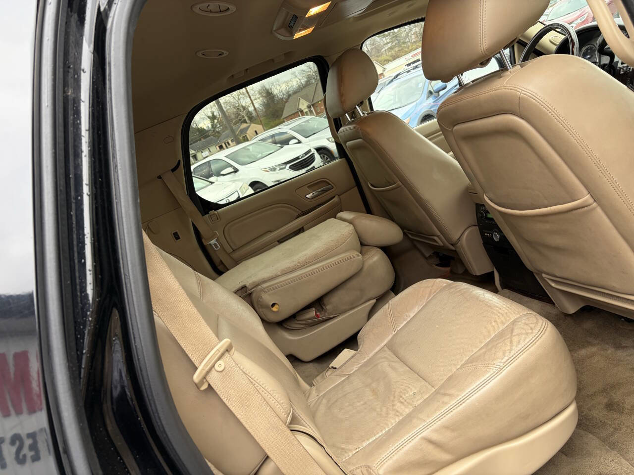 Used 2012 Cadillac Escalade Luxury image 21