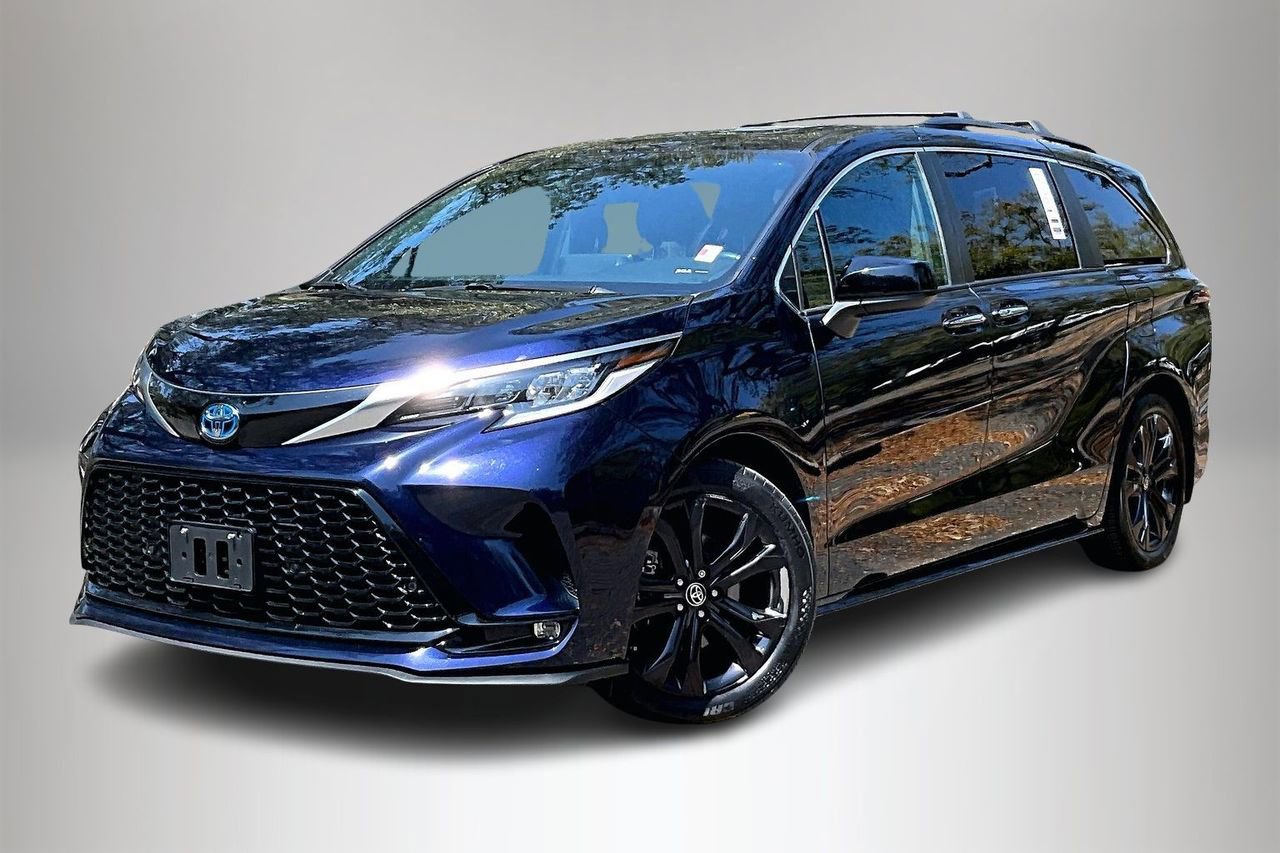 Used 2022 Toyota Sienna XSE w/ XSE Plus Package image 1
