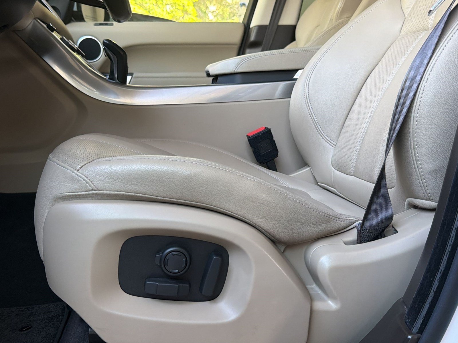 Used 2016 Land Rover Range Rover Sport SE AWD/4WD image 5