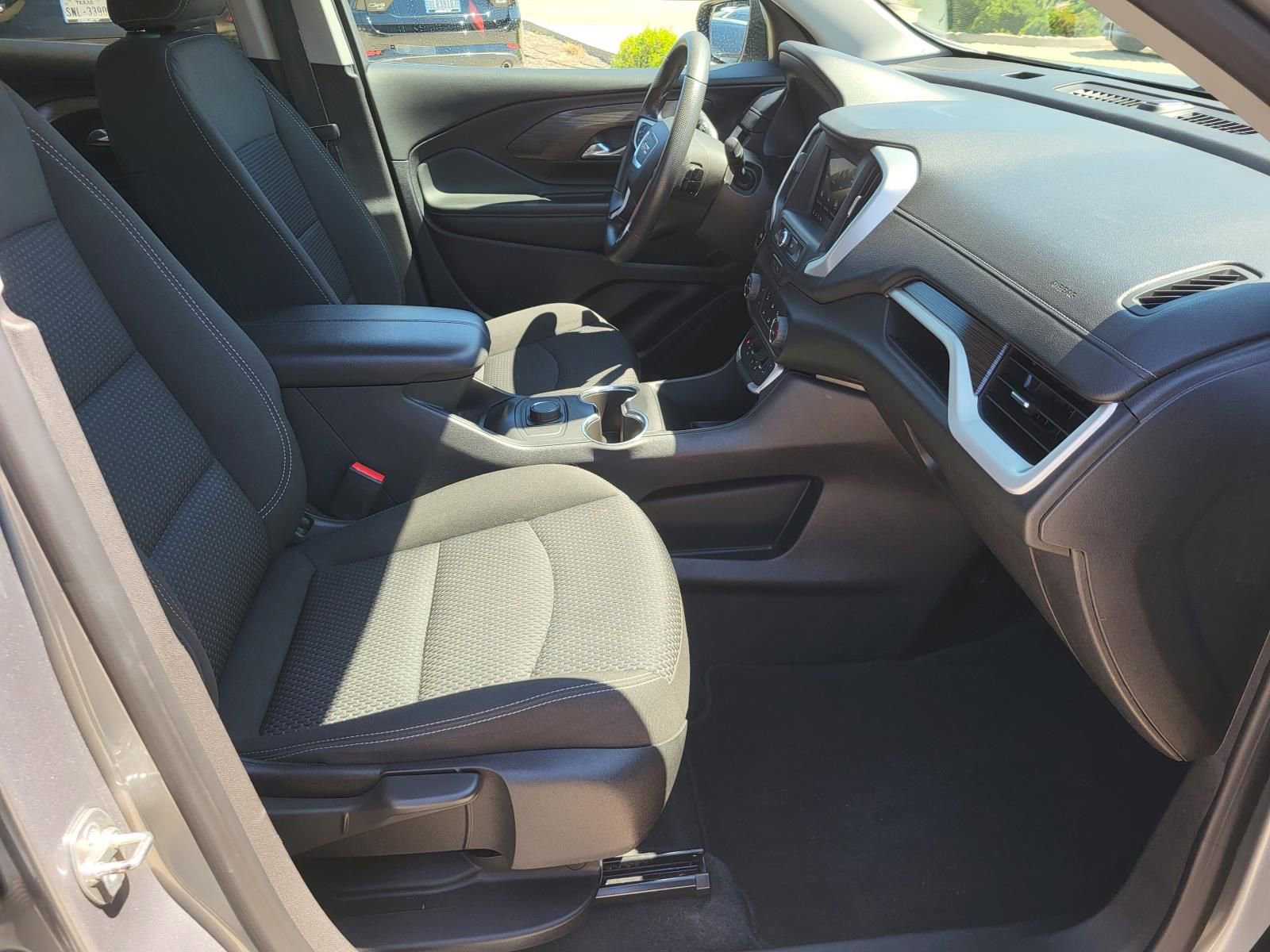 Used 2024 GMC Terrain SLE image 9