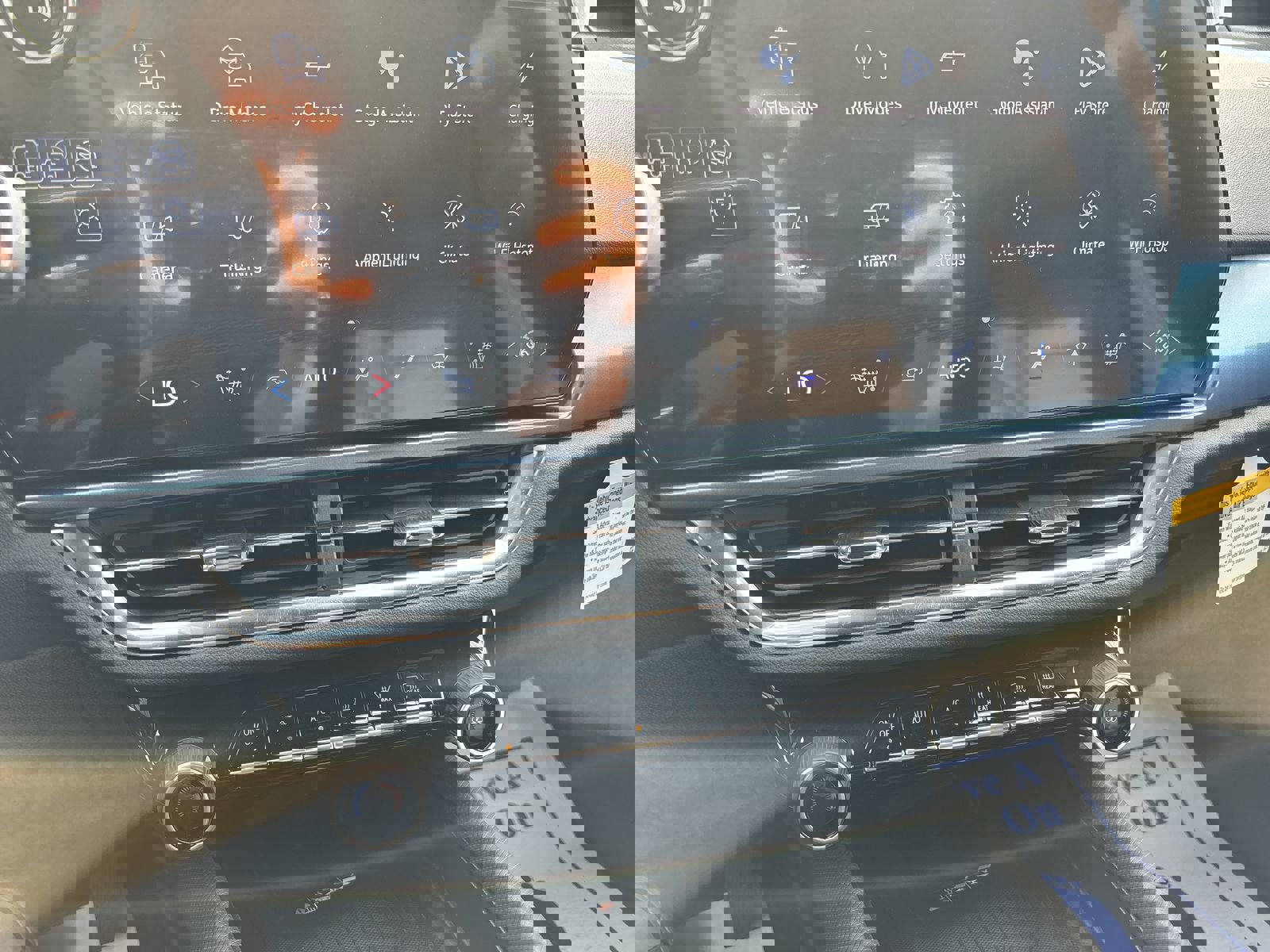 New 2026 Chevrolet Equinox EV LT image 18