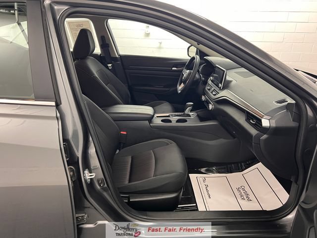 Used 2025 Nissan Altima 2.5 SV FWD image 41