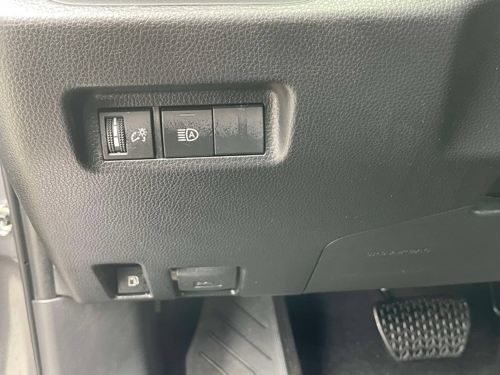 Used 2023 Toyota RAV4 LE AWD/4WD image 21