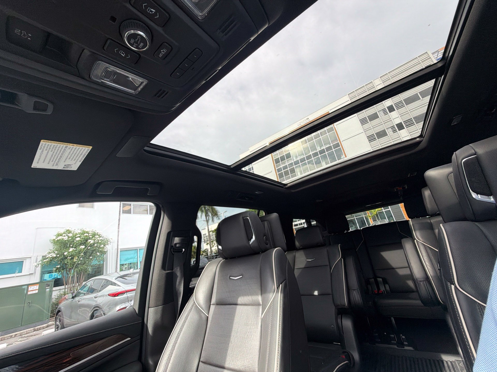 Used 2021 Cadillac Escalade ESV Premium Luxury AWD/4WD image 15
