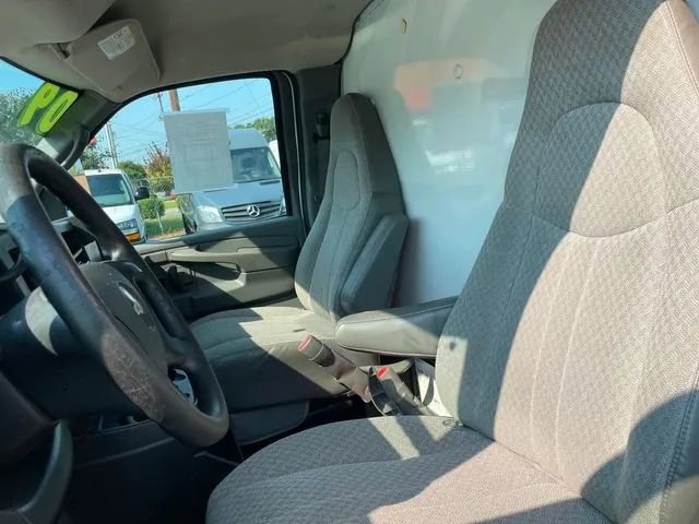 Used 2009 Chevrolet Express 3500 image 8