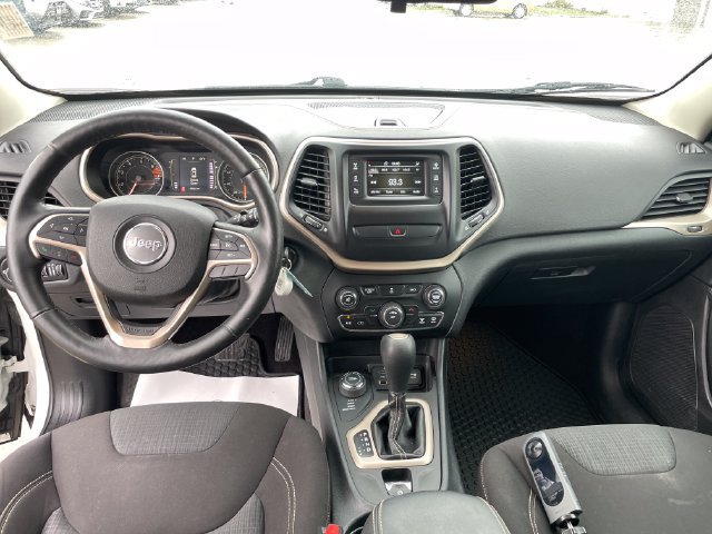 Used 2016 Jeep Cherokee Latitude w/ Cold Weather Group AWD/4WD image 25