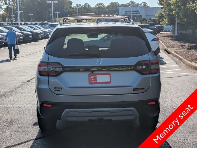 Used 2025 Honda Pilot TrailSport image 5