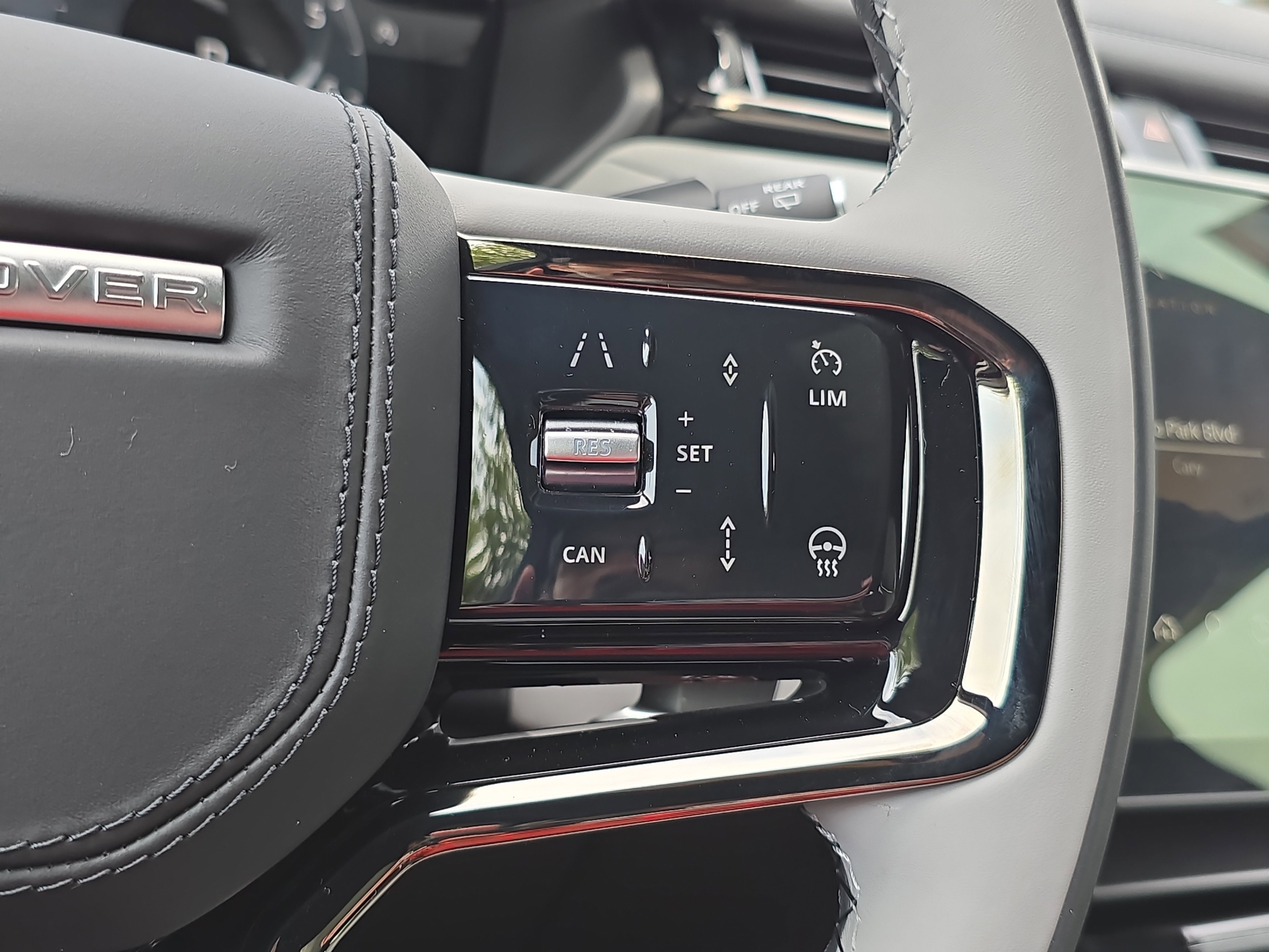 New 2026 Land Rover Range Rover Velar Dynamic SE image 18