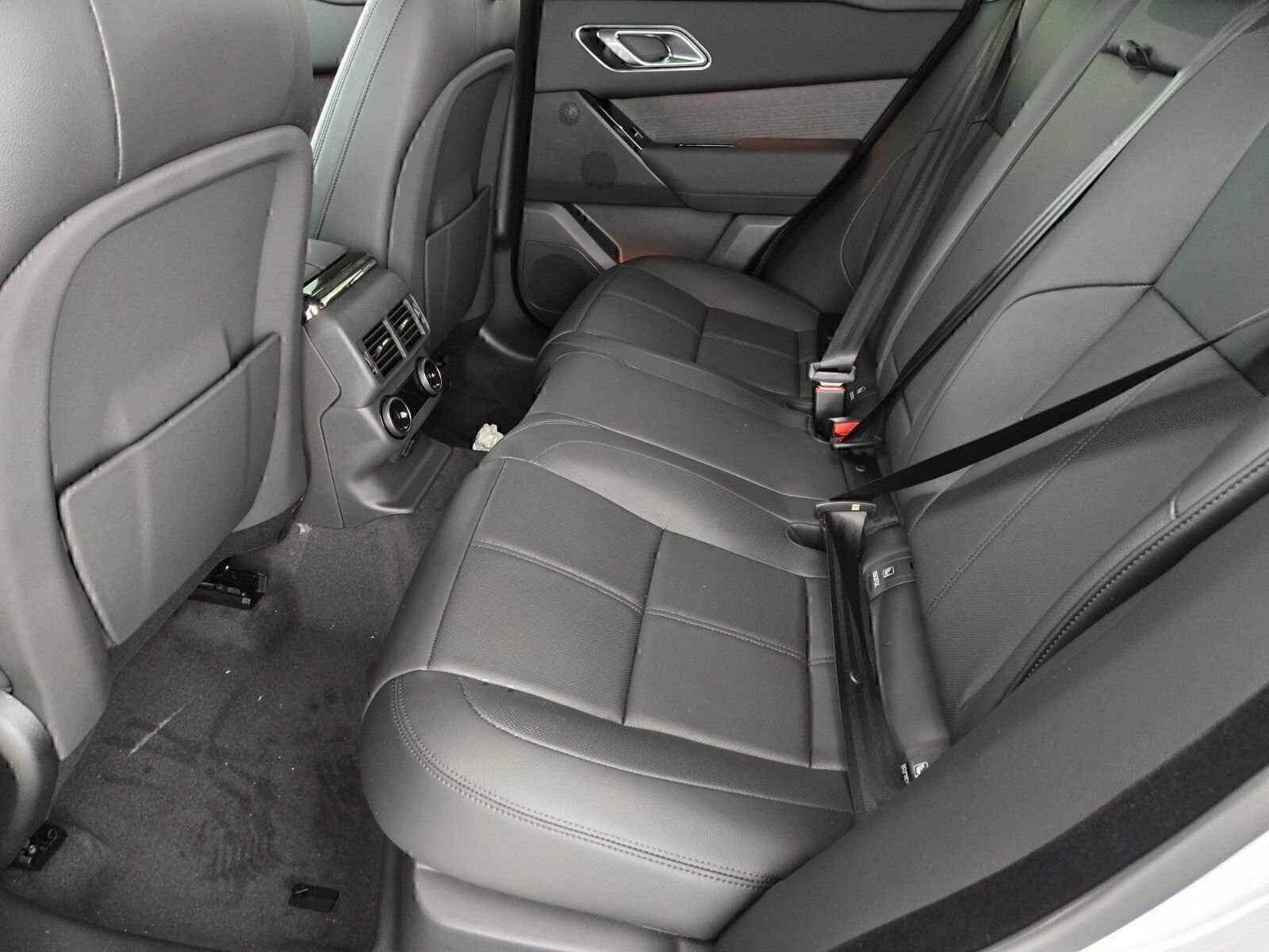 New 2026 Land Rover Range Rover Velar Dynamic SE image 5