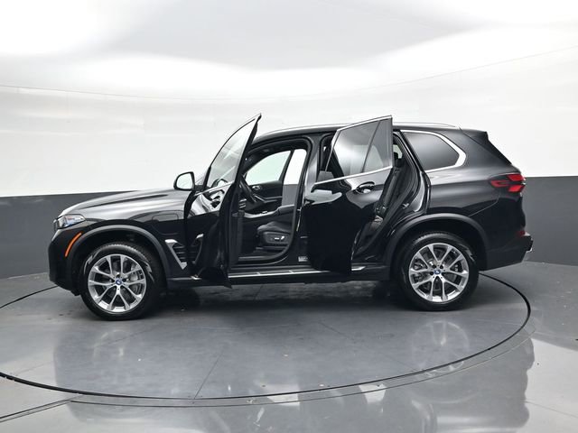 Used 2025 BMW X5 xDrive50e image 38