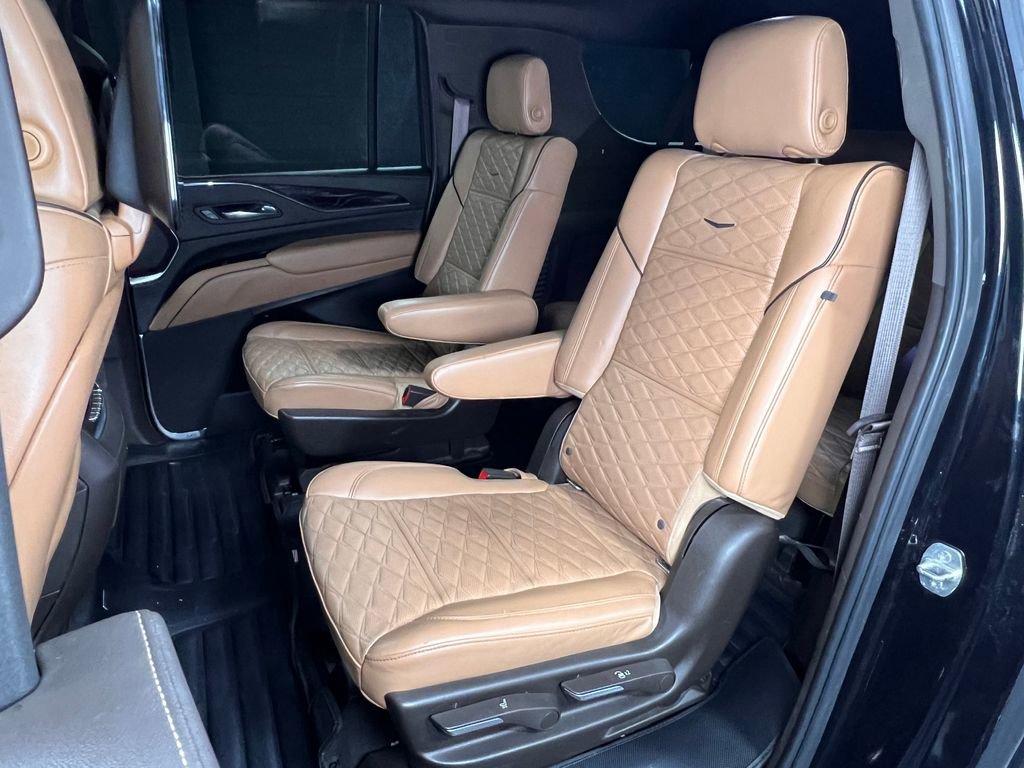 Used 2021 Cadillac Escalade ESV Premium Luxury w/ Driver Assist Tech Package AWD/4WD image 17