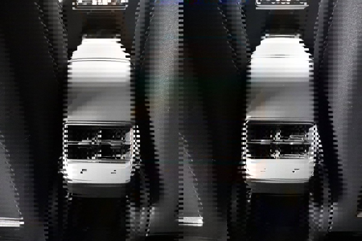 Used 2023 Tesla Model Y Long Range image 37