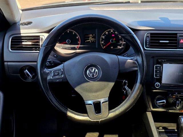 Used 2011 Volkswagen Jetta SE FWD image 12