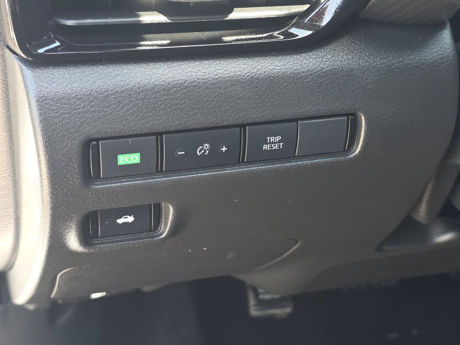 Used 2025 Nissan Sentra SR w/ SR Premium Package FWD image 21