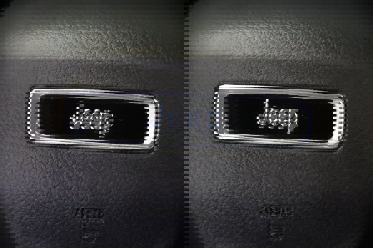 Used 2024 Jeep Grand Cherokee L Limited w/ Luxury Tech Group II image 36