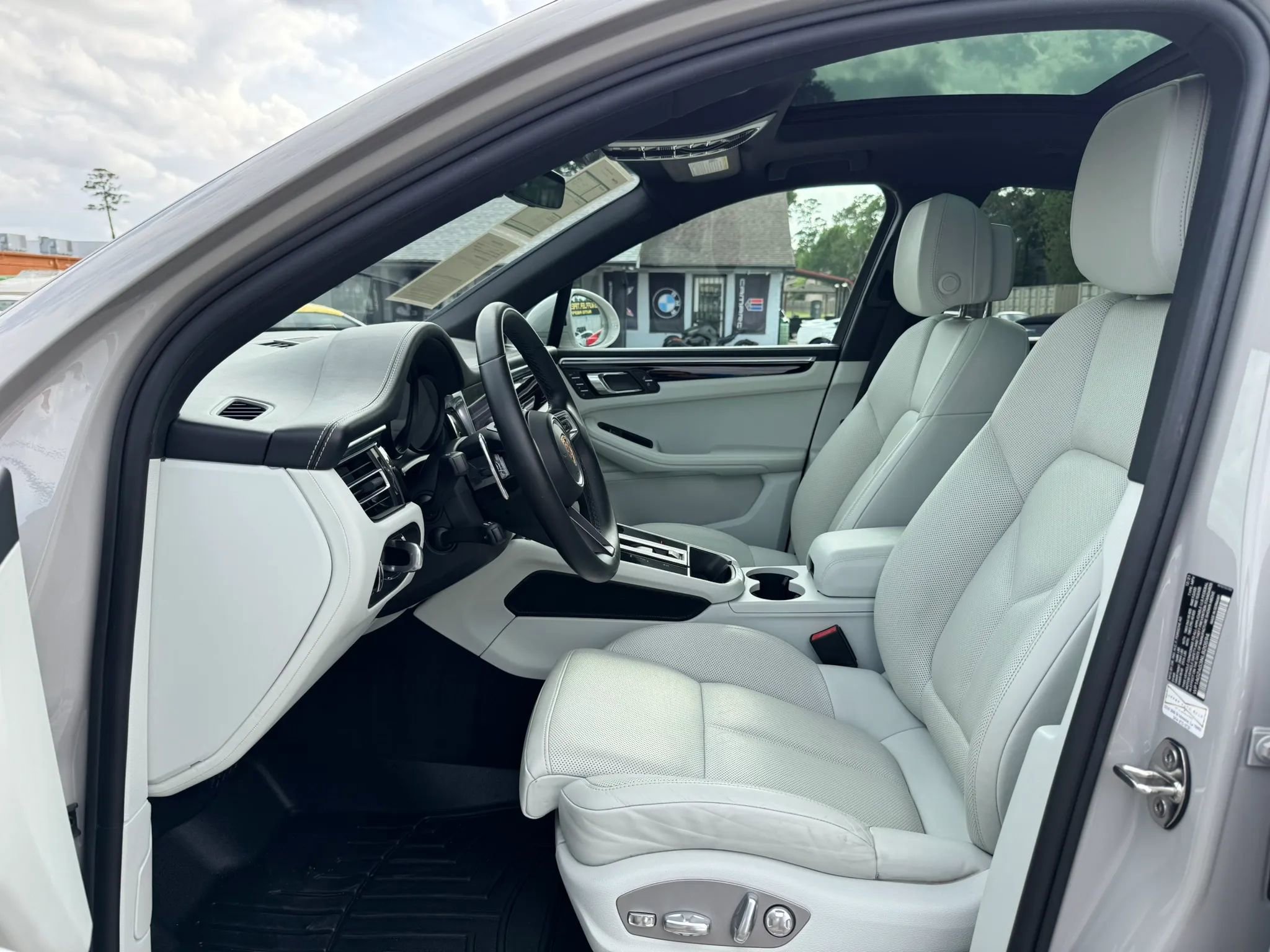 Used 2022 Porsche Macan S w/ Premium Package Plus AWD/4WD image 23