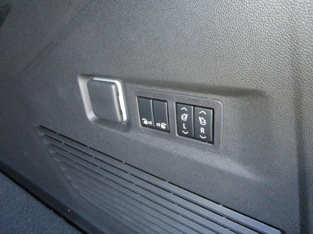 New 2026 GMC Yukon XL Elevation w/ Elevation Premium Package image 14