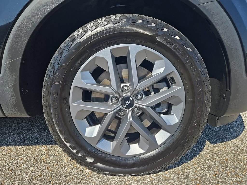 Used 2023 Kia Telluride LX image 30