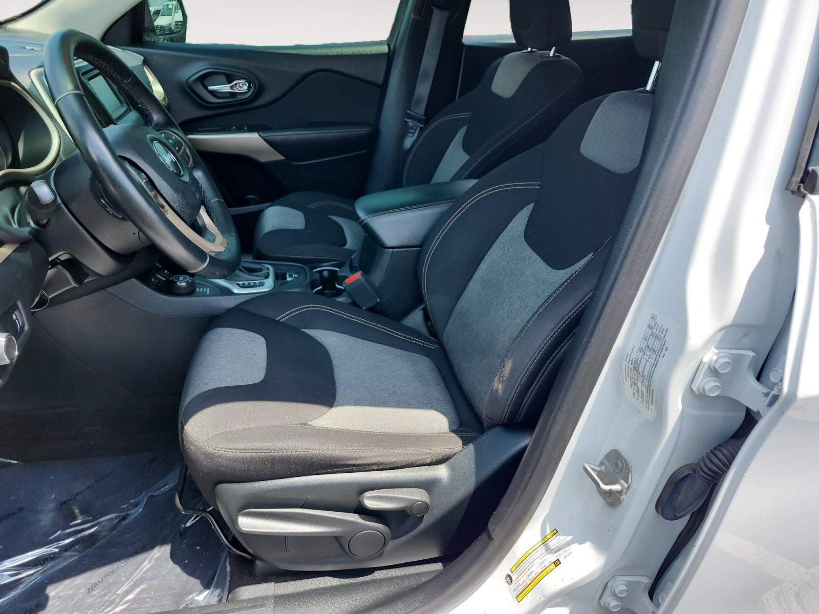Used 2018 Jeep Cherokee Sport AWD/4WD image 13