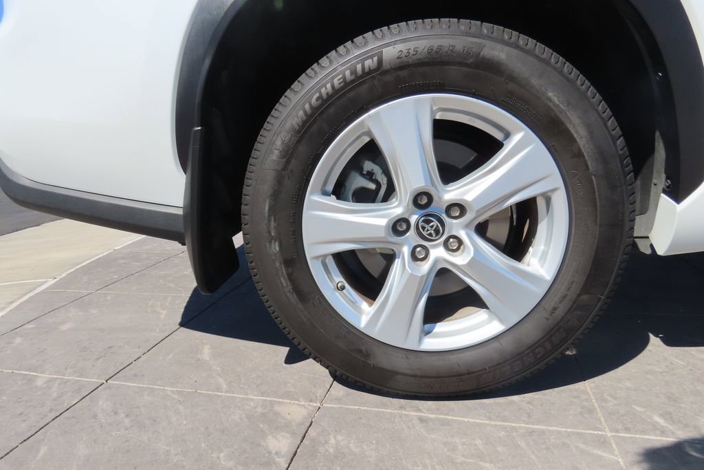 Certified 2022 Toyota Highlander L image 30